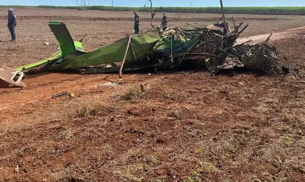 Piloto morre em queda de avião agrícola em Guaíra.