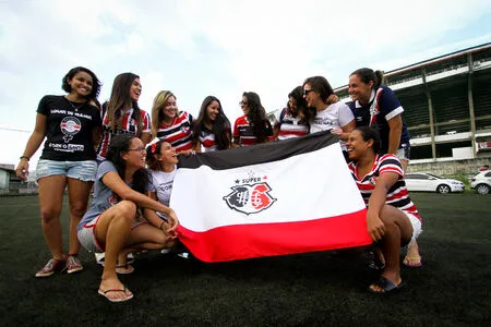 Santa Cruz: Movimento Coralinas celebra 10 anos com festa e roda de samba no Recife