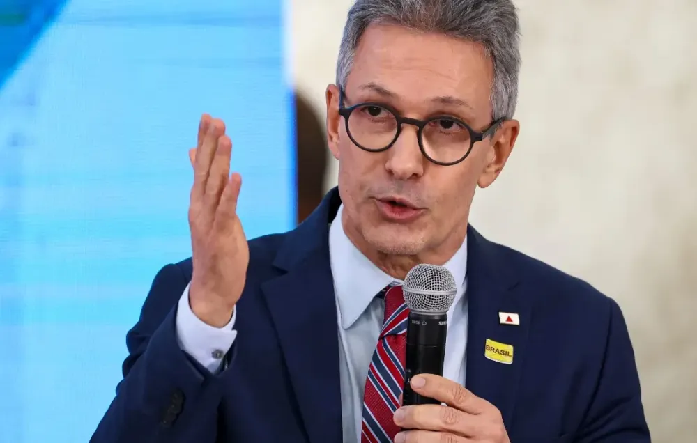 Zema volta a defender voto impresso em algumas urnas
