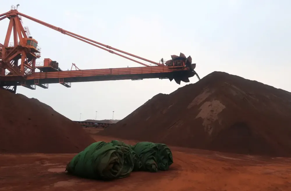 Minério de ferro sobe pela 3ª sessão consecutiva devido a preocupações com oferta