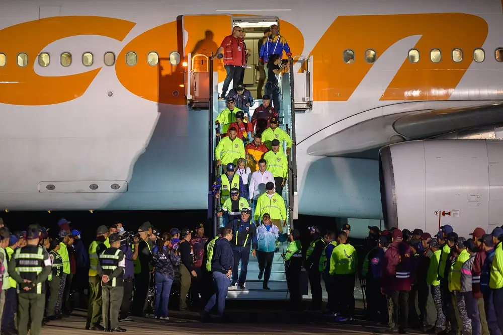 Trump pede à Suprema Corte que permita retomada de deportações de venezuelanos.