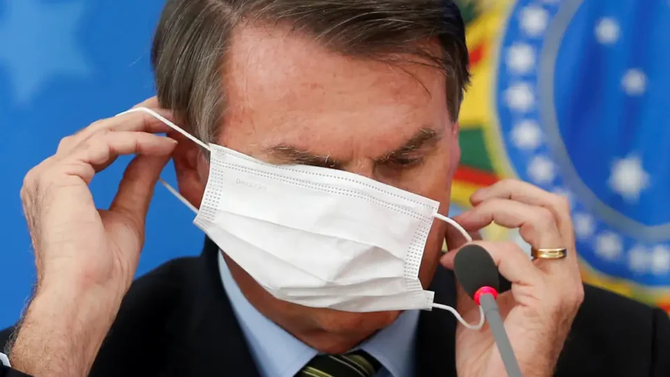 STF arquiva investigação contra Bolsonaro por fraude em cartão de vacina.