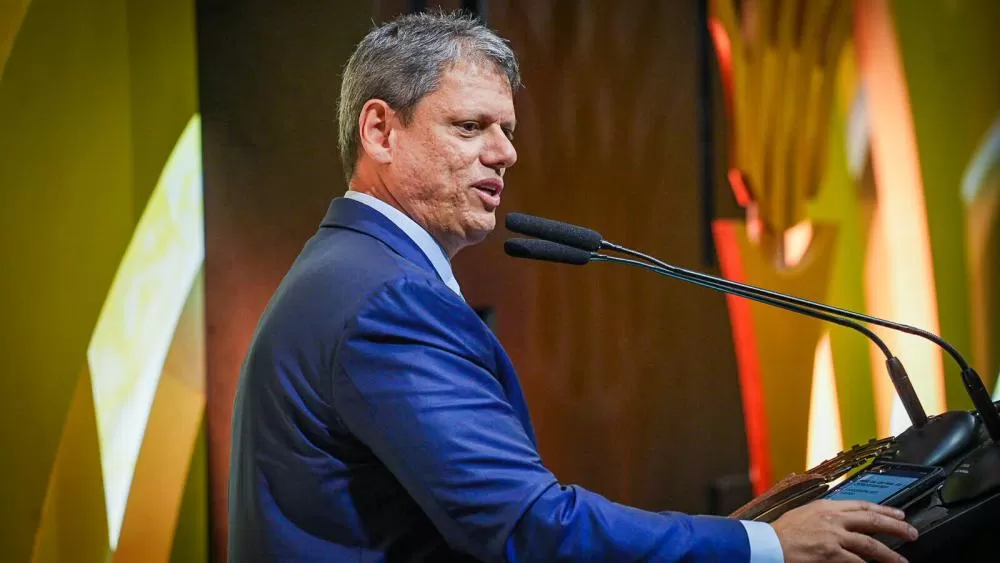 Tarcísio critica governo Lula por ser “movido pela pauta eleitoral”.