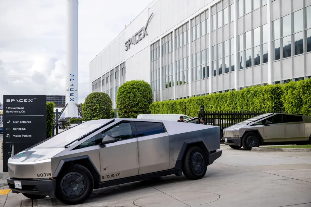 “Carro voador” da Tesla? Roadster pode ganhar propulsor da SpaceX; veja o que se sabe
