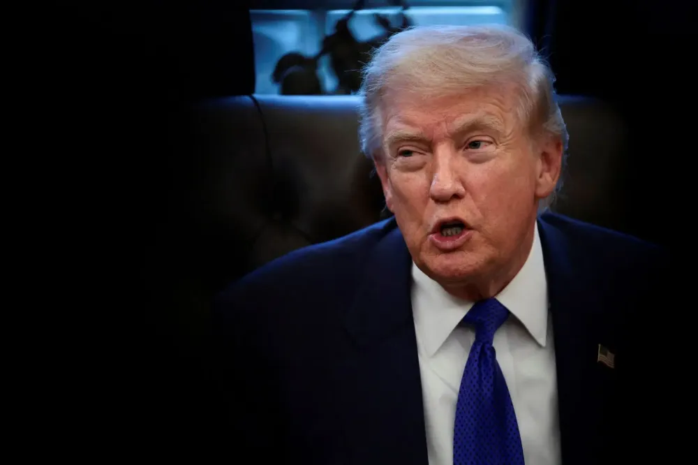 Trump pede “um pouquinho a mais” pela gasolina para impedir Irã de ter arma nuclear