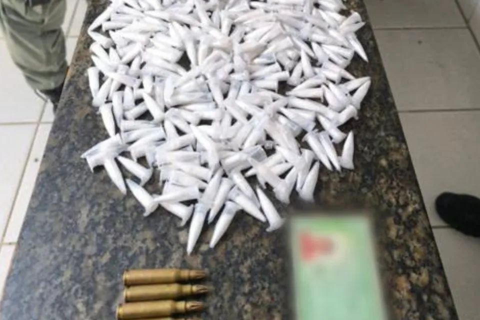 PM apreende drogas e munições em operação na Mangueira, Zona Oeste do Recife