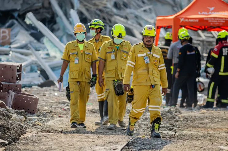 Sobe para 1.700 o número de mortos em Mianmar após terremoto.