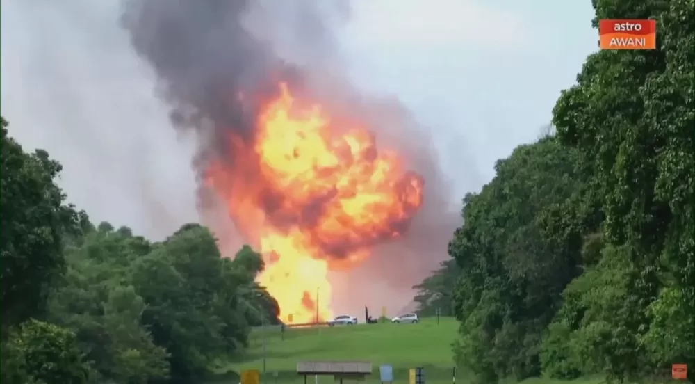 Grande incêndio em gasoduto na Malásia deixa 145 feridos.