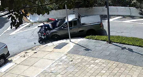 Vídeo mostra momento em que arquiteto atropela ladrão e é morto em SP.