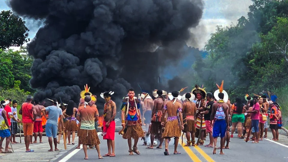 Governo da Bahia usa tropa e até balaclava em ação contra o povo Pataxó.