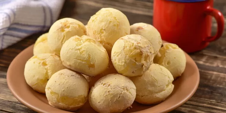 Aprenda a fazer o pão de queijo que viralizou por ser saudável!.