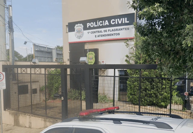 Menino de 3 anos morre após ser esquecido dentro do carro pela tia no interior de SP.