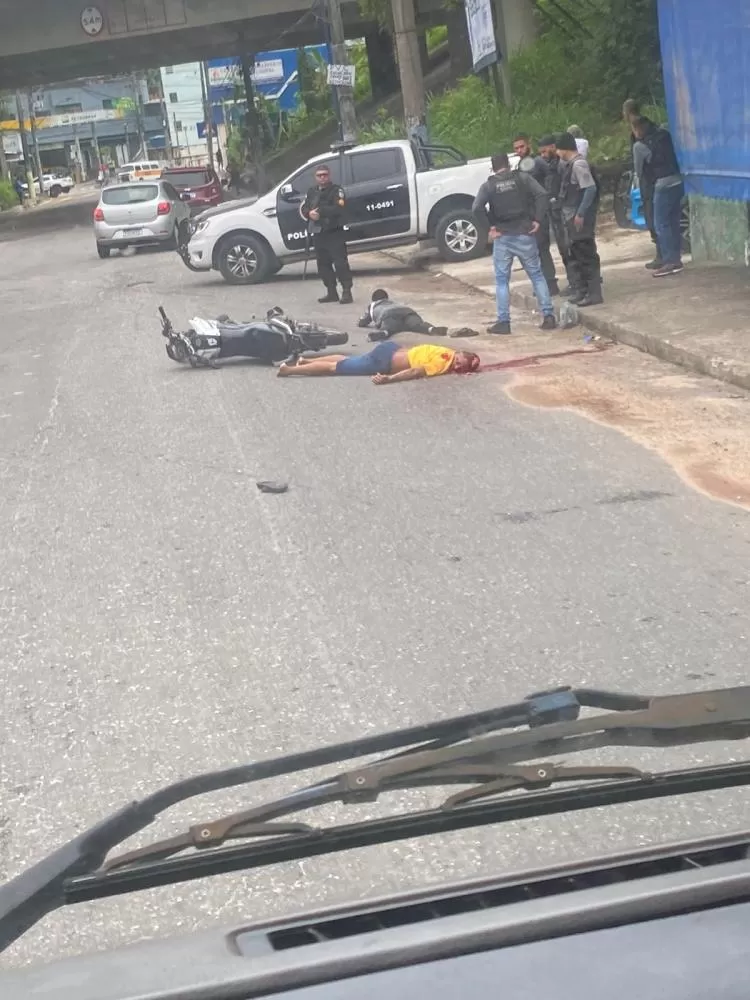 Cinco homens são mortos após tiroteio no Rio Sena; saiba detalhes.