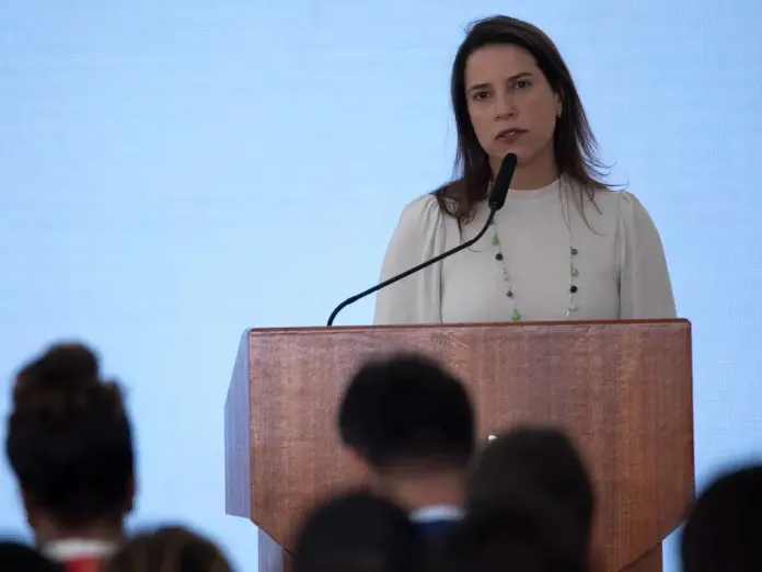 Assembleia de PE cobra explicações de Raquel Lyra sobre novo empréstimo de R$ 1,5 bilhão.
