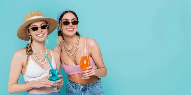 Prepare-se para o verão de 2025 com as cores mais quentes da estação.