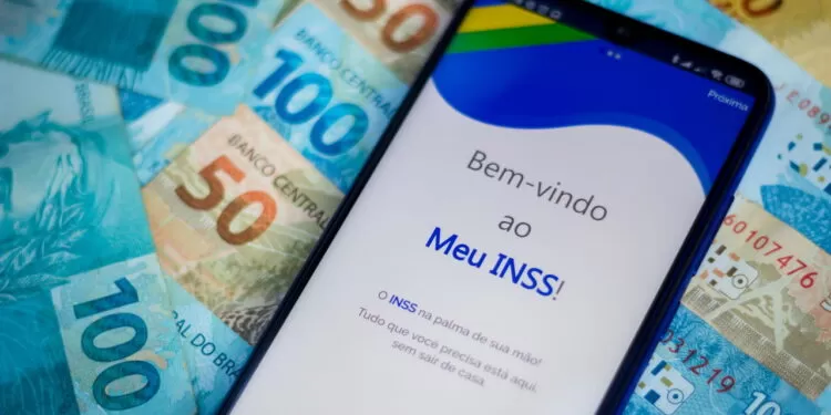 INSS 05/04 confirma antecipação do pagamento do 13º salário.