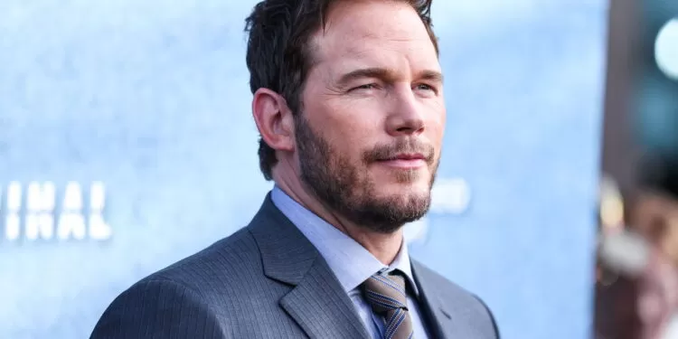 Chris Pratt brilha em “Trailer” enfrentando uma IA em um julgamento mortal.
