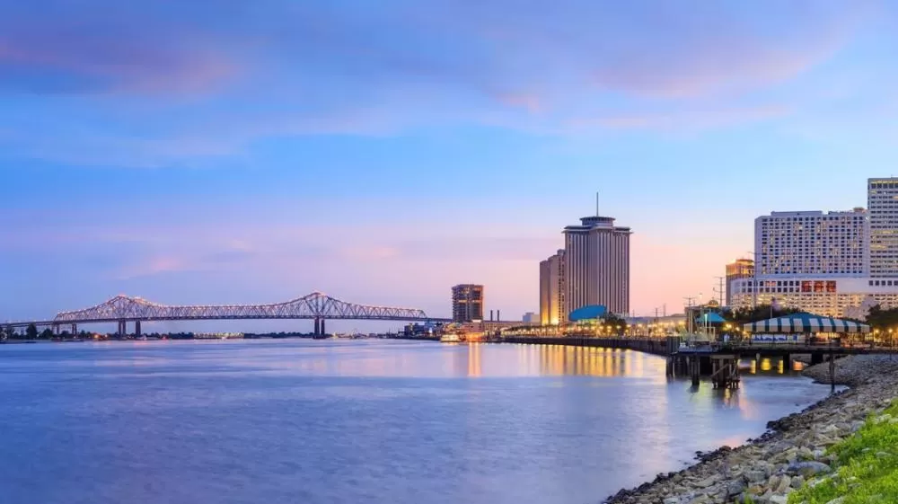Enchentes catastróficas ameaçam a região central dos EUA.