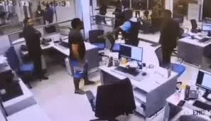 Vídeo: Homem é morto por segurança de agência bancária na Bahia.