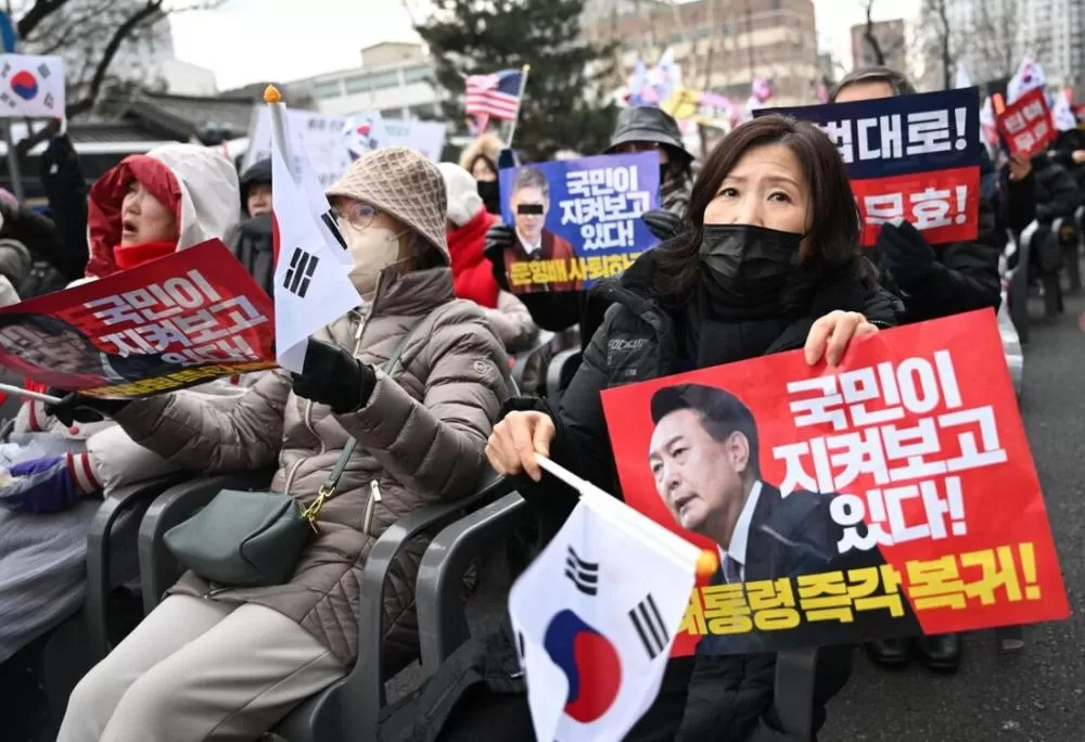 Após impeachment, Presidente da Coreia do Sul é destituído do cargo.