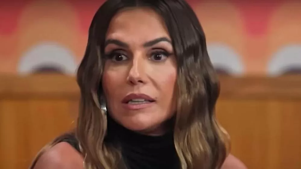 Deborah Secco revela que namorou com todos os homens com quem transou durante a vida.