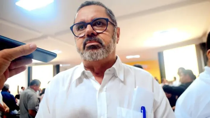 Assessor de Gravatá e ex-prefeito, Ozano Brito pede exoneração do cargo e surpreende aliados.