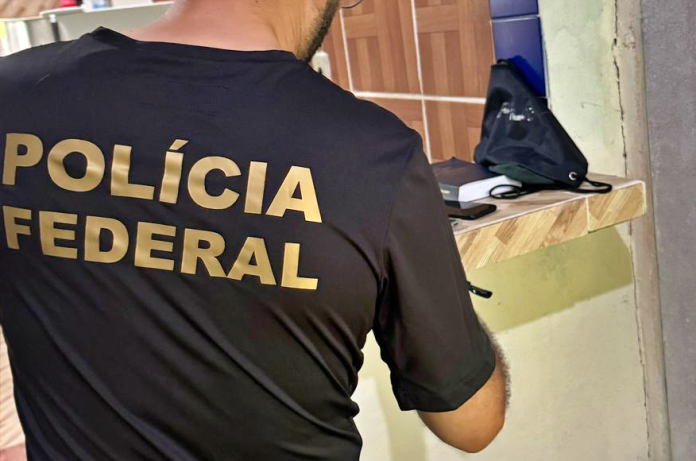 Jovem é preso pela PF em Pernambuco por armazenar pornografia infantil; material foi encontrado no celular.