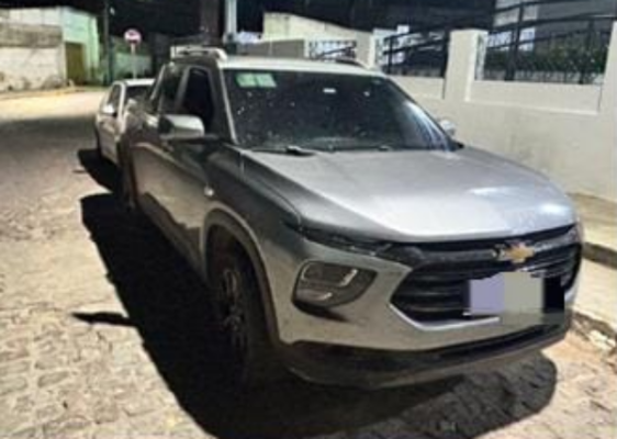 Ação policial intercepta carro com mais de 4kg de cocaína na BR-232, em Sertânia.