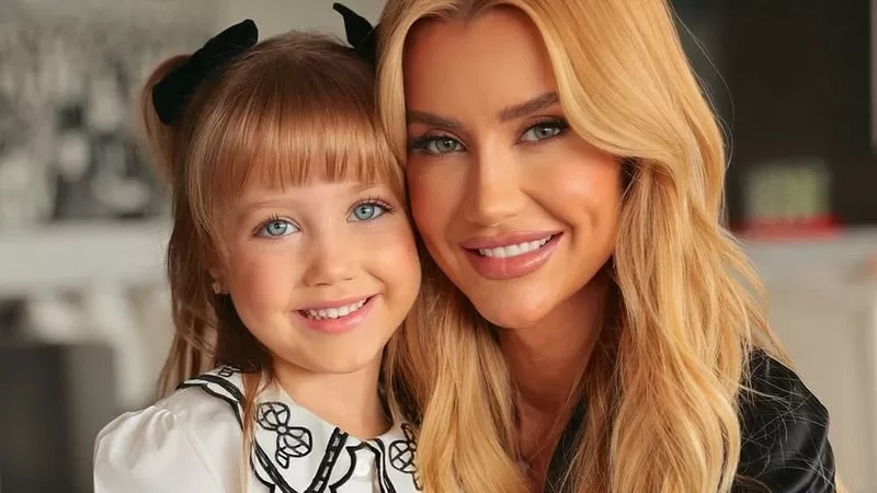 Ana Paula Siebert se surpreende ao testar conhecimento da filha: 'Sabe tudo'.