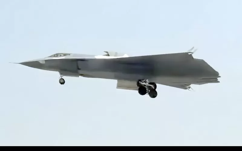 Caça chinês J-36 aparece em novo vídeo e reforça corrida militar.