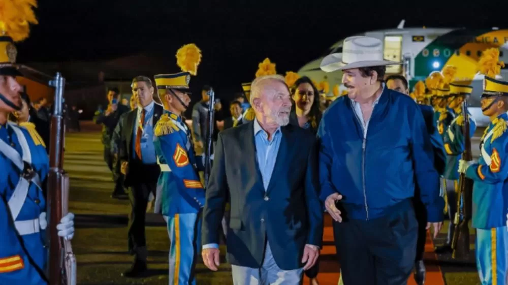 Lula desembarca em Honduras para participação na Celac.