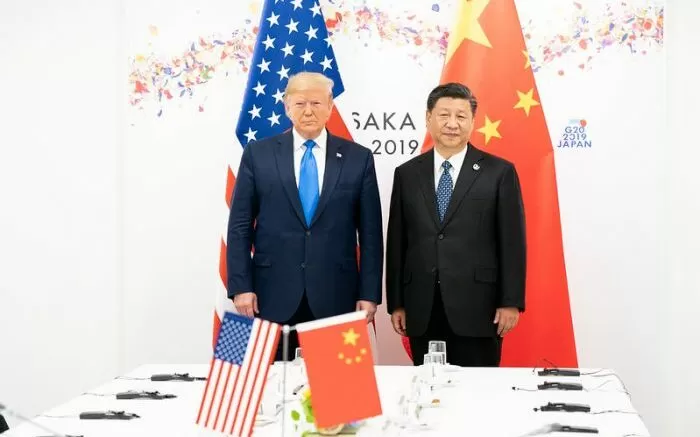 “Um erro atrás do outro”, diz China ao rebater tarifas de Trump.