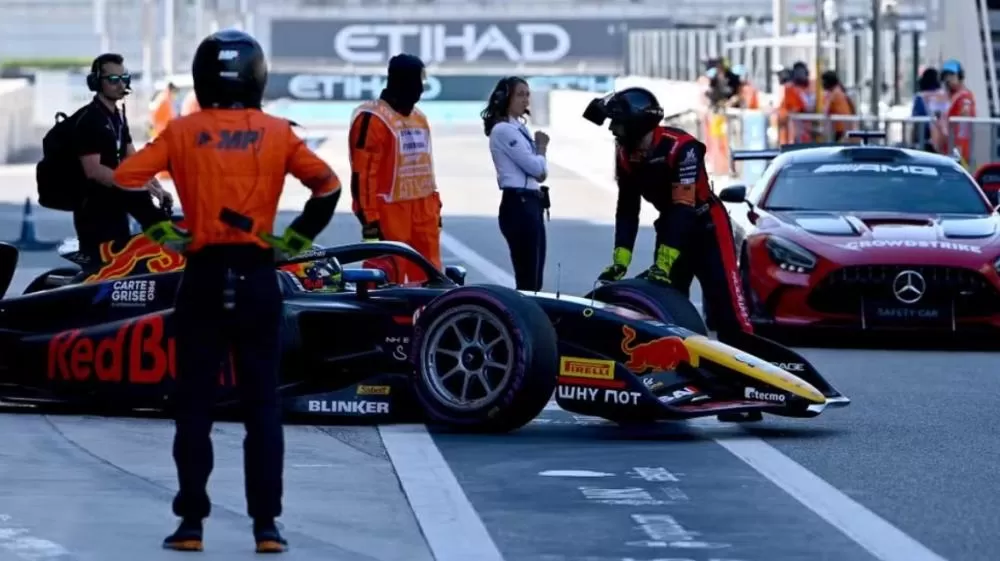 F2: Bortoleto é campeão em Abu Dhabi após ficar em 2º e rival travar na largada.