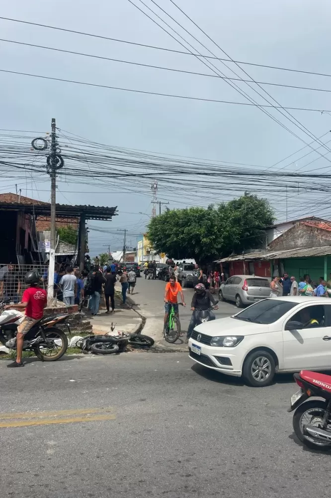 Mulher é assassinada a tiros em frente a escola no Feitosa.