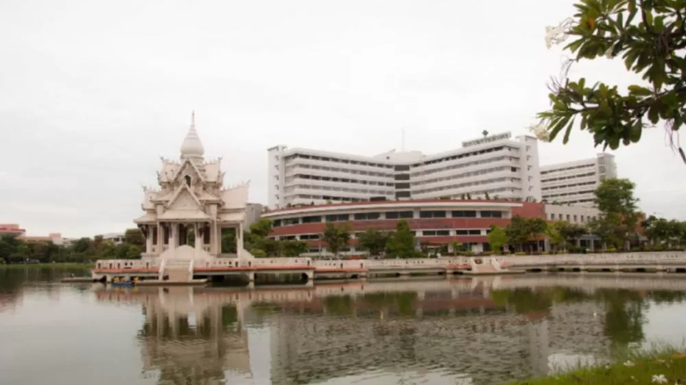 Professor americano é preso na Tailândia por ofensa à monarquia.
