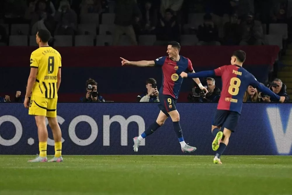Raphinha brilha, Barcelona arrasa Dortmund e encaminha vaga nas semifinais da Liga dos Campeões.