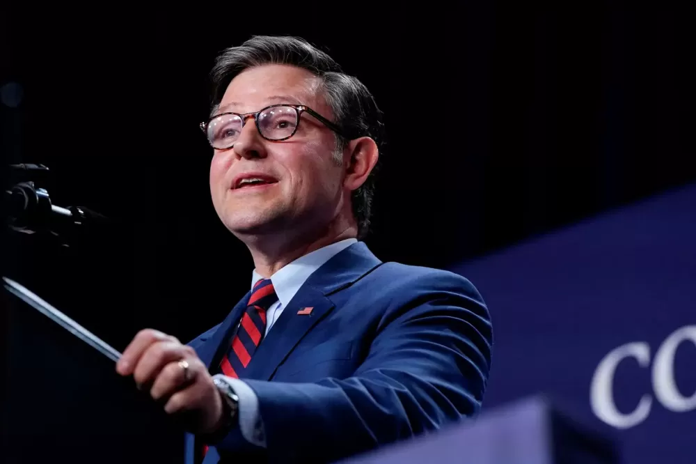 Câmara dos EUA aprova projeto orçamentário de Trump, com vitória sobre indecisos.