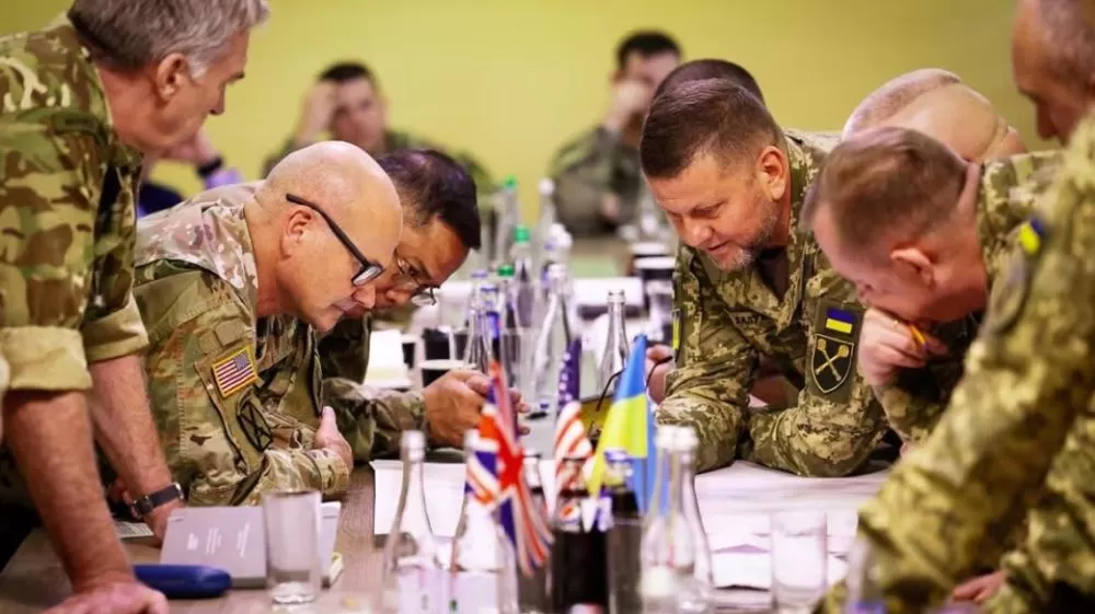 Ex-chefe do exército ucraniano confirma que EUA tiveram envolvimento contínuo e direto na guerra.