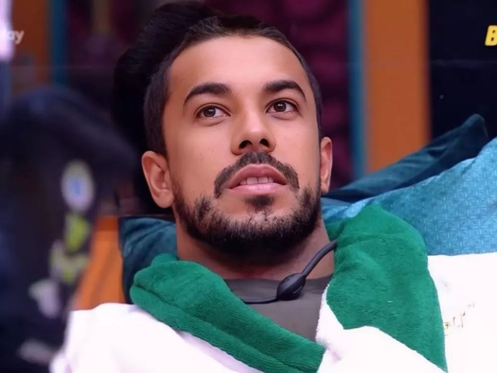 Após pedido de expulsão e polêmica com Renata, equipe de Maike se manifesta.