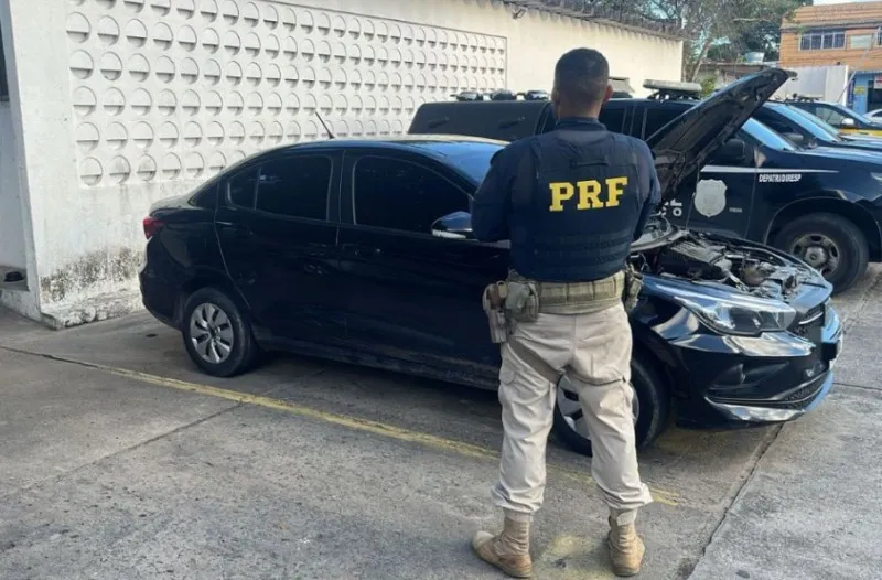 Mulher salva pela PRF minutos após ser sequestrada na BR-408, em São Lourenço.