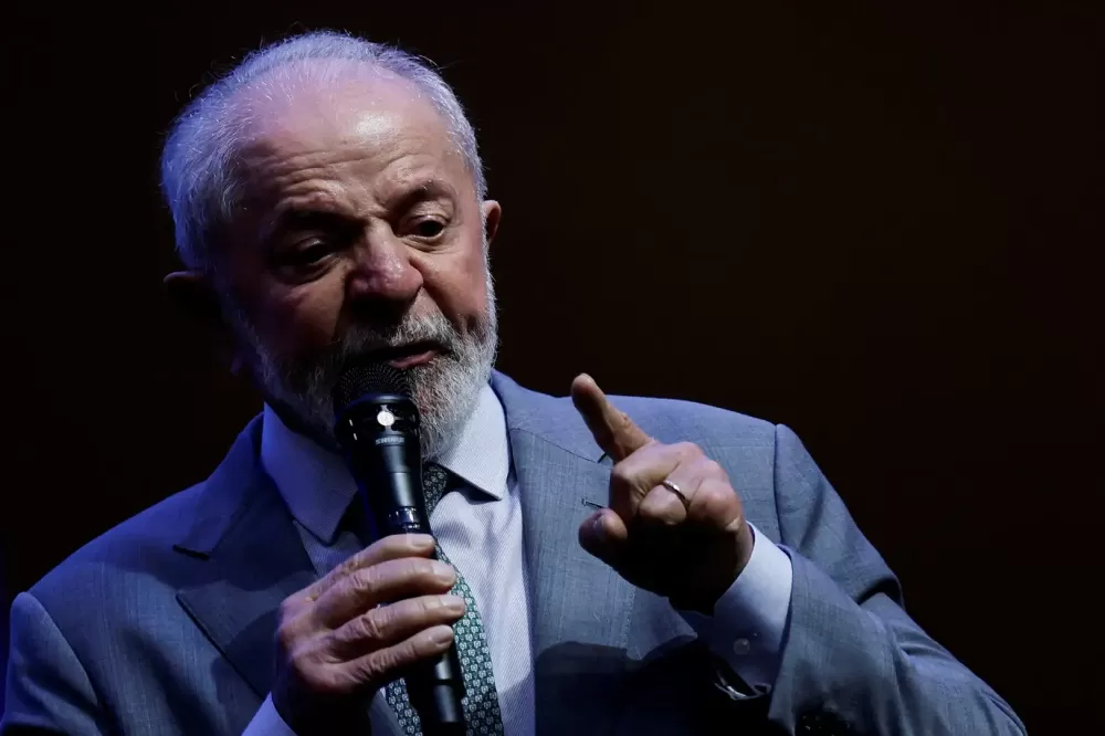 Lula chama diretora do FMI de “mulherzinha” e critica previsões sobre o Brasil.