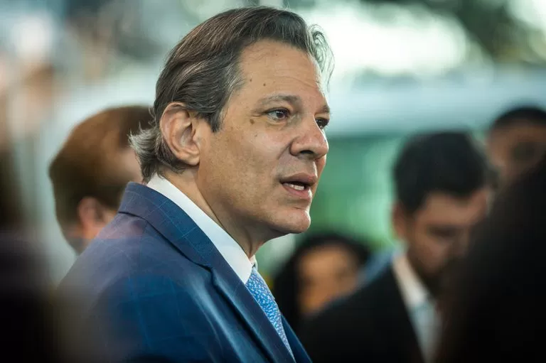 Sobre tarifaço dos Estados Unidos, Lula recomenda ‘muita prudência’, diz Haddad.