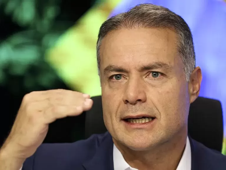 Brasil atrai investimentos recordes para melhorar infraestrutura e ajudar economia, diz Renan Filho.