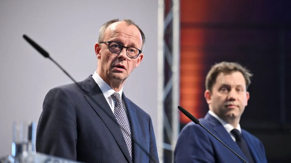 Nova coalizão na Alemanha cita Brasil como prioridade e isola extrema direita.