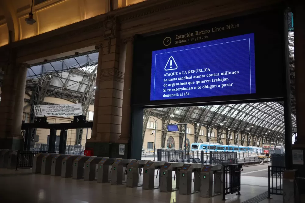 Greve na Argentina paralisa serviços e Milei incentiva ‘disque-denúncia’.