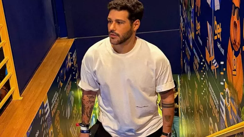Rodrigo Mussi se manifesta após ser acusado de agredir namorada em lanchonete.