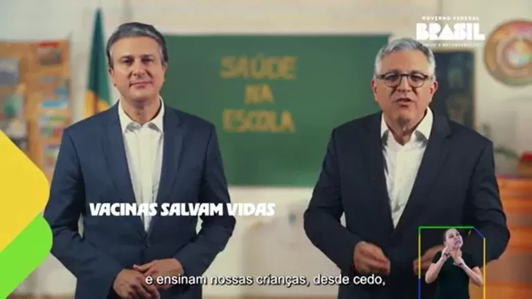 Ministros Alexandre Padilha e Camilo Santana chamam sociedade para imunização nas escolas.