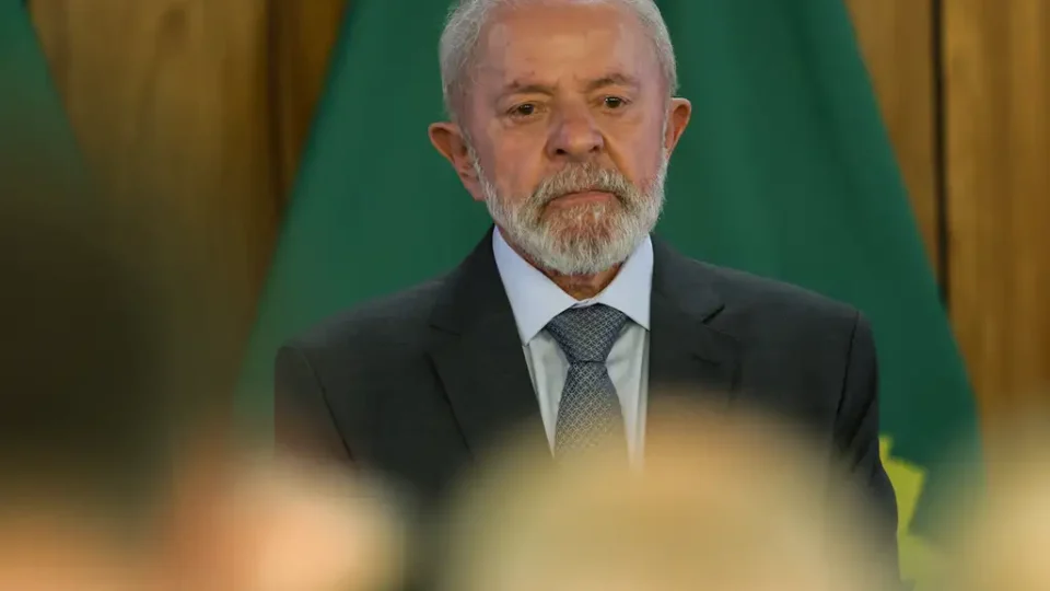 Lula sanciona lei que permite retaliação ao ‘tarifaço’ de Donald Trump.