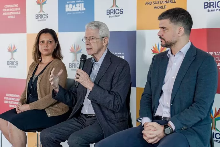 Prospecção do futuro na ciência e tecnologia guia 1ª reunião da cooperação dos Brics sobre inovação.