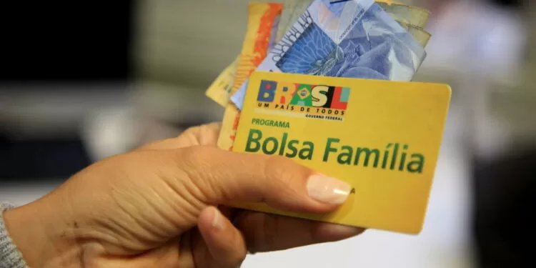 Bolsa Família bloqueado? Saiba como evitar e resolver esse problema.